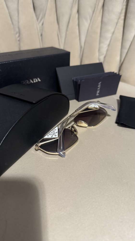 Prada slnečné okuliare