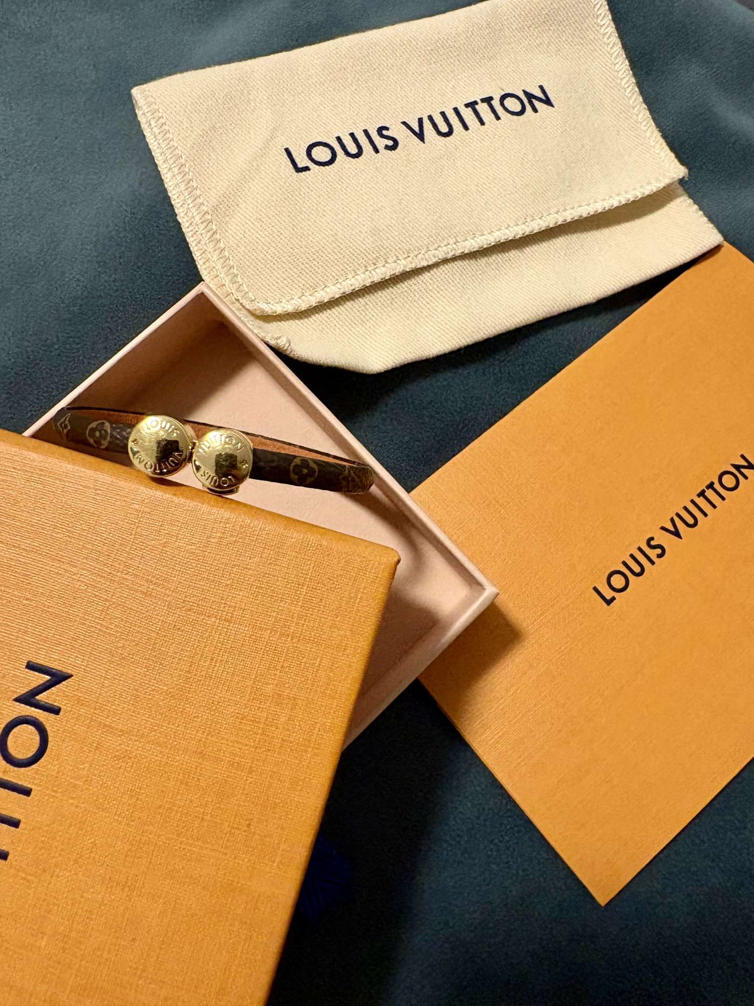 Louis Vuitton náramok