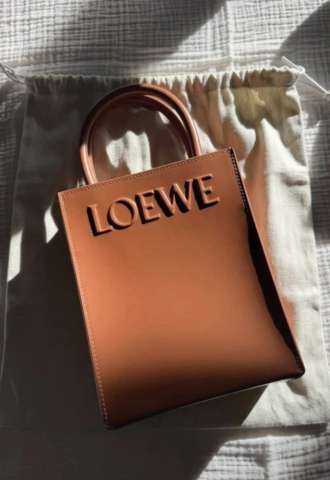 https://vipluxury.sk/LOEWE taška