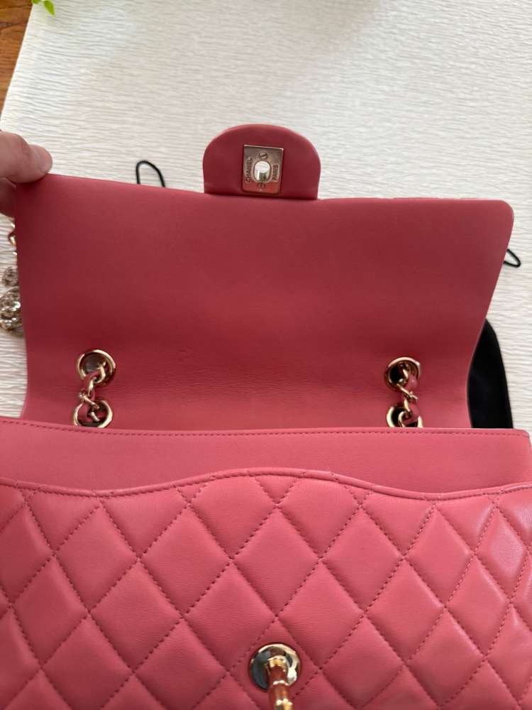 Chanel médium flap bag
