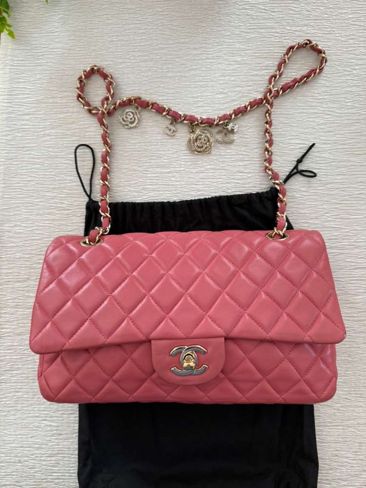 Chanel médium flap bag