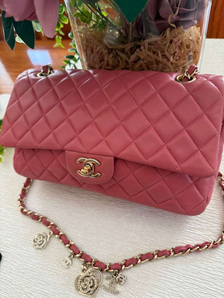 Chanel médium flap bag