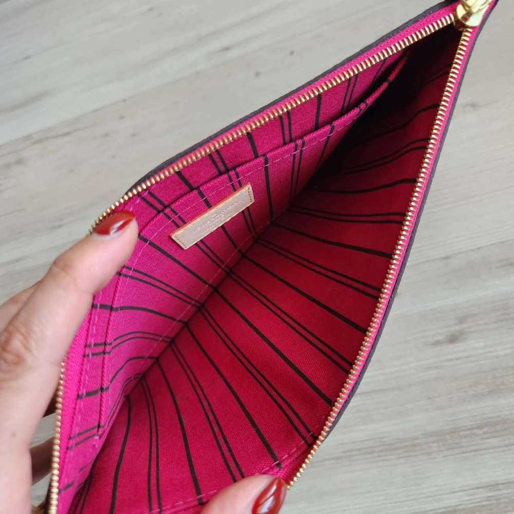 Louis Vuitton Pochette Monogram