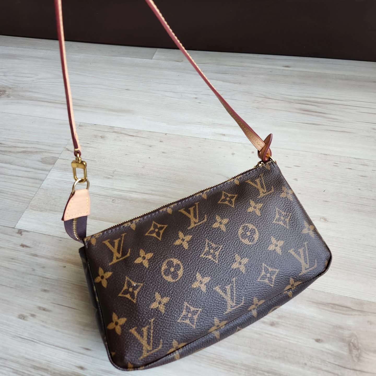 Louis Vuitton Pochette Accessoires NM