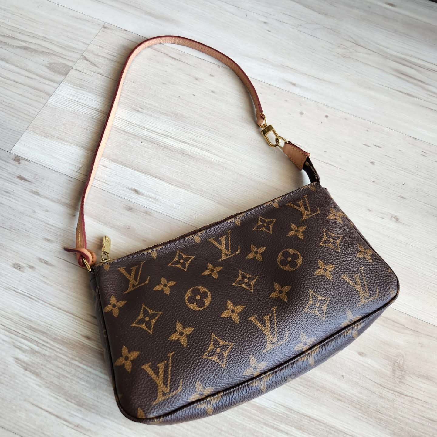 Louis Vuitton Pochette Accessoires NM