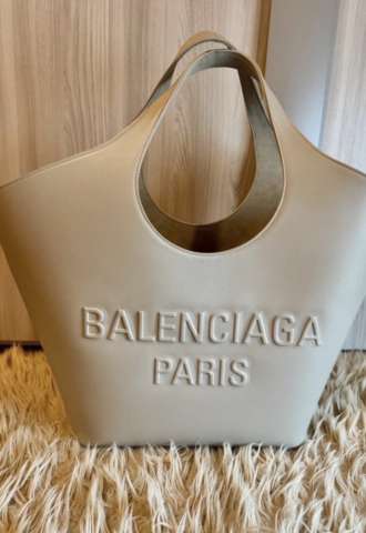 https://vipluxury.sk/Balenciaga kabelka