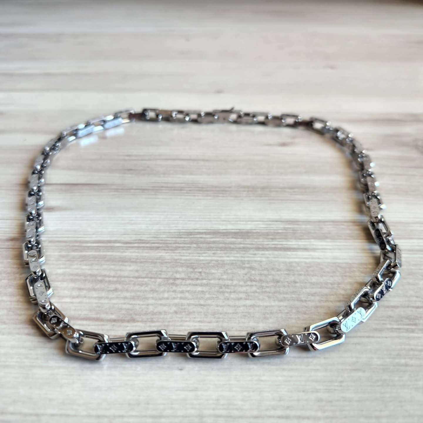 Louis Vuitton Nahrdenik