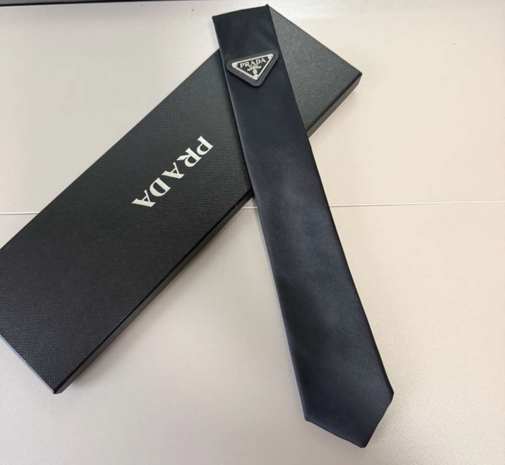 Prada kravata