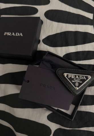 https://vipluxury.sk/Prada brošňa