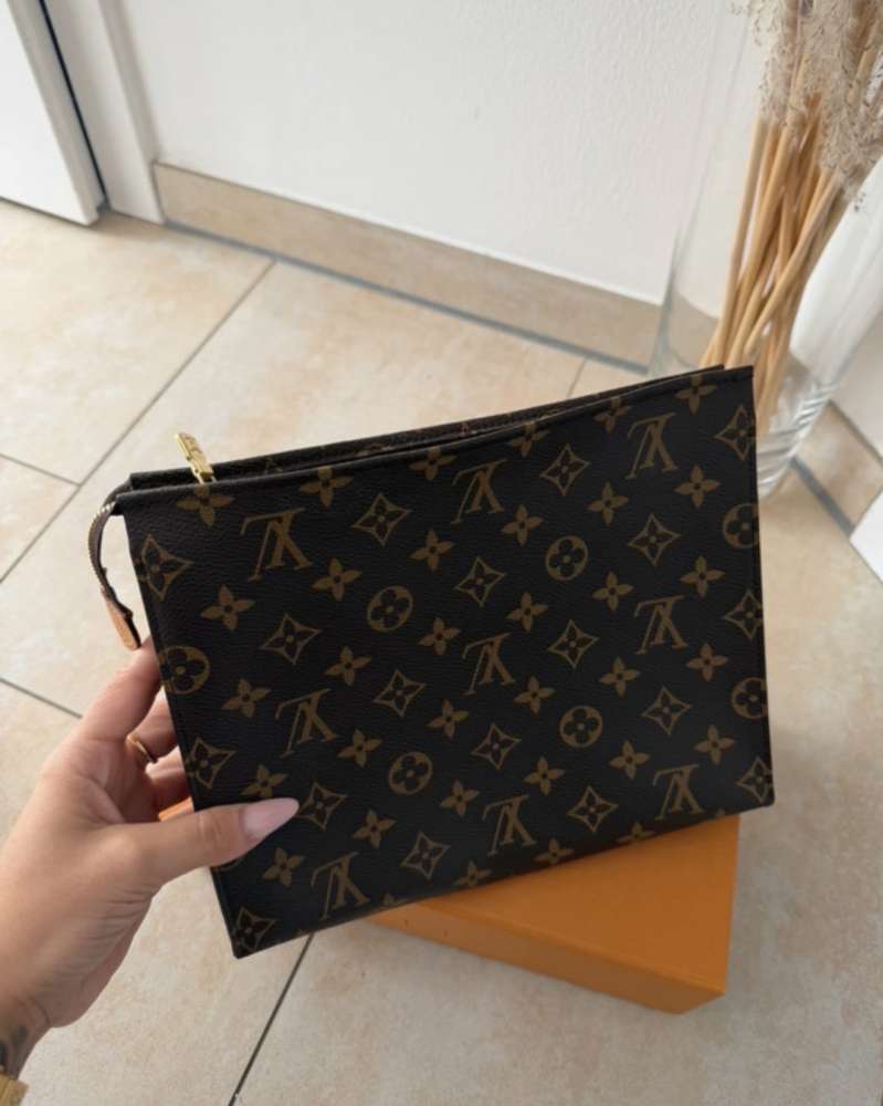 Louis Vuitton Toiletka