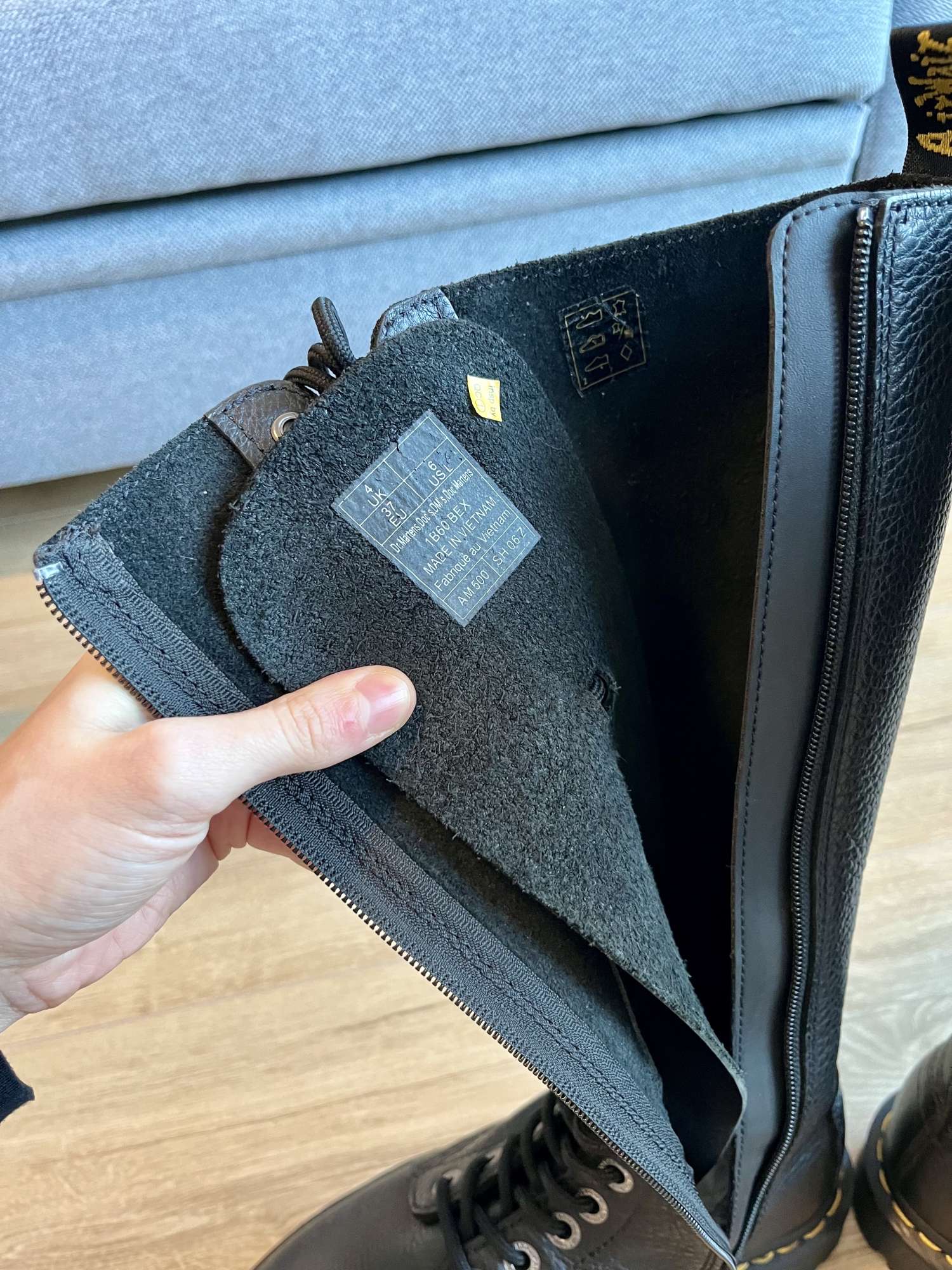 Dr. Martens čierne kožené čižmy s vysokým viazaním 37