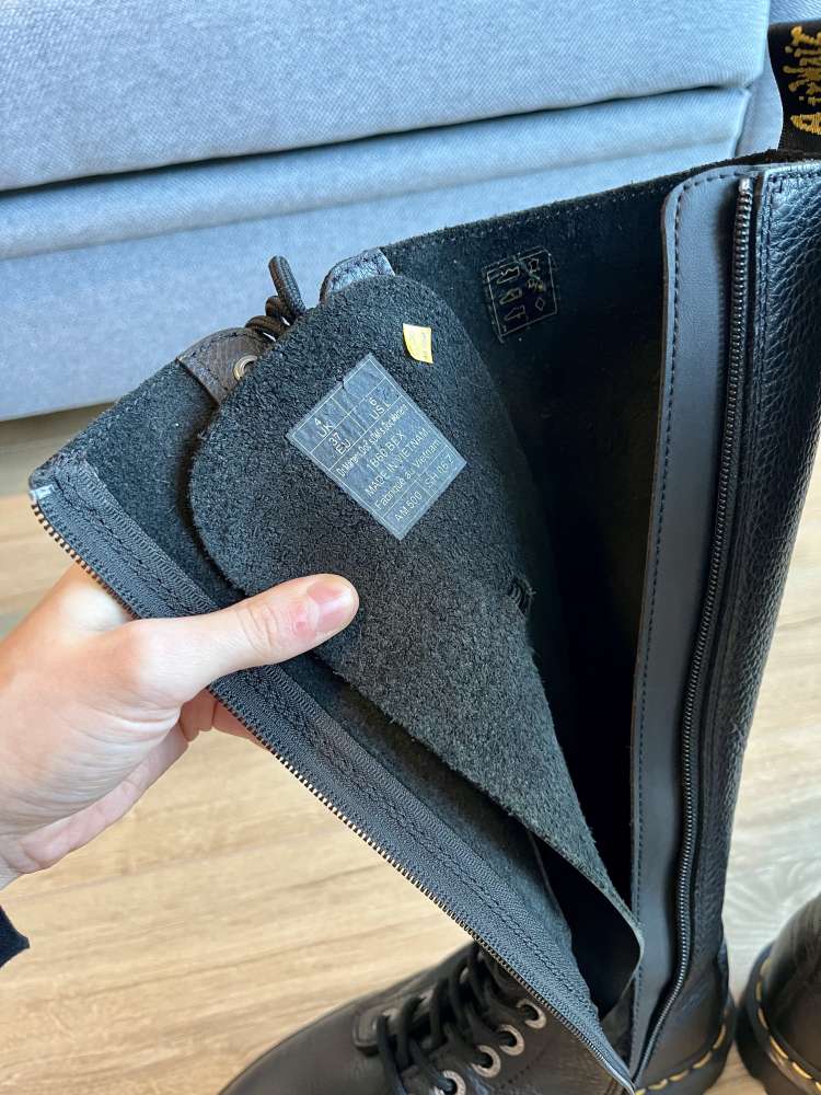 Dr. Martens čierne kožené čižmy s vysokým viazaním 37