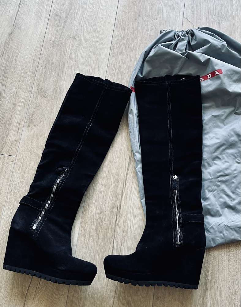 Prada čierne čižmy z brúsenej kože 36