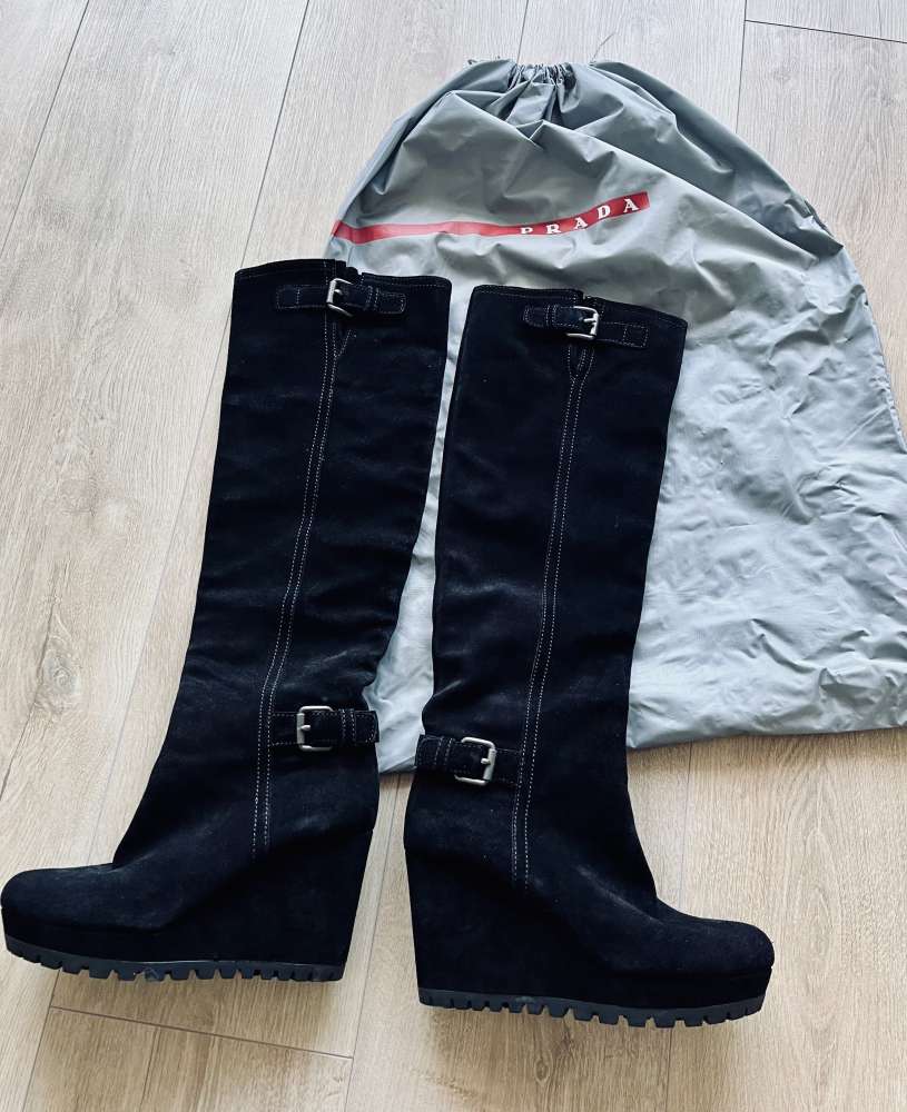 Prada čierne čižmy z brúsenej kože 36