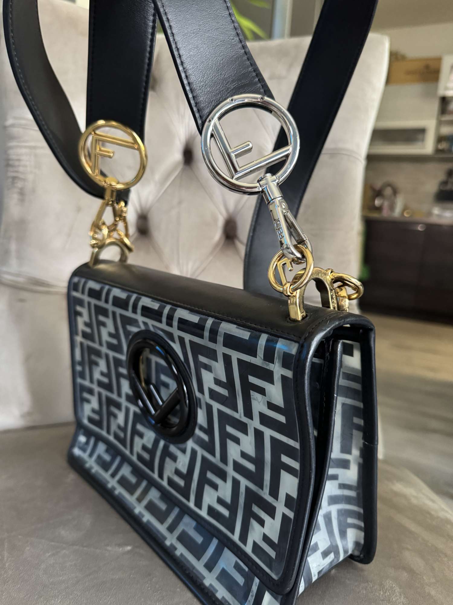 TPU FF CALFSKIN F IS FENDI KAN I SHOULDER BAG BLACK