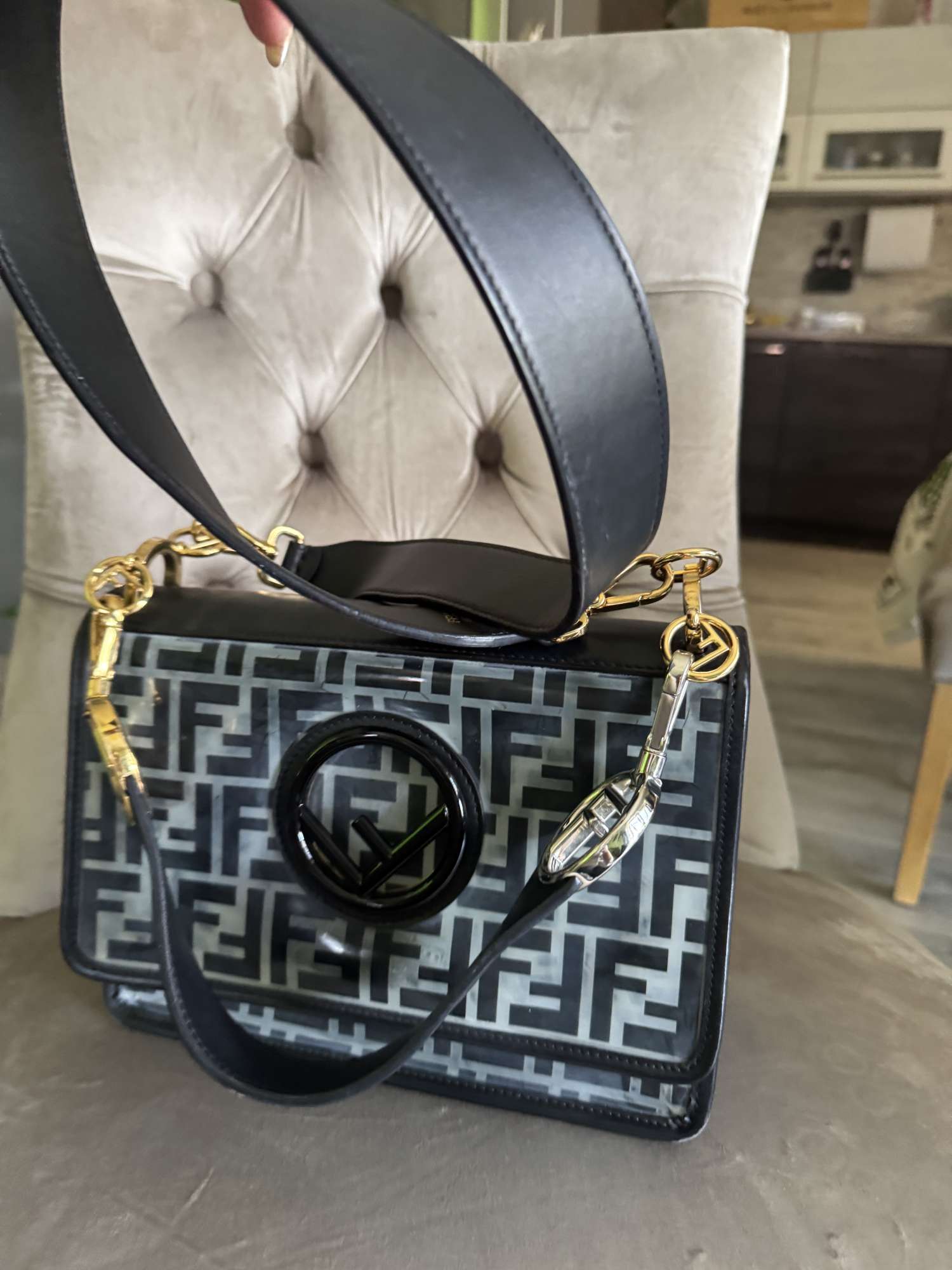 TPU FF CALFSKIN F IS FENDI KAN I SHOULDER BAG BLACK