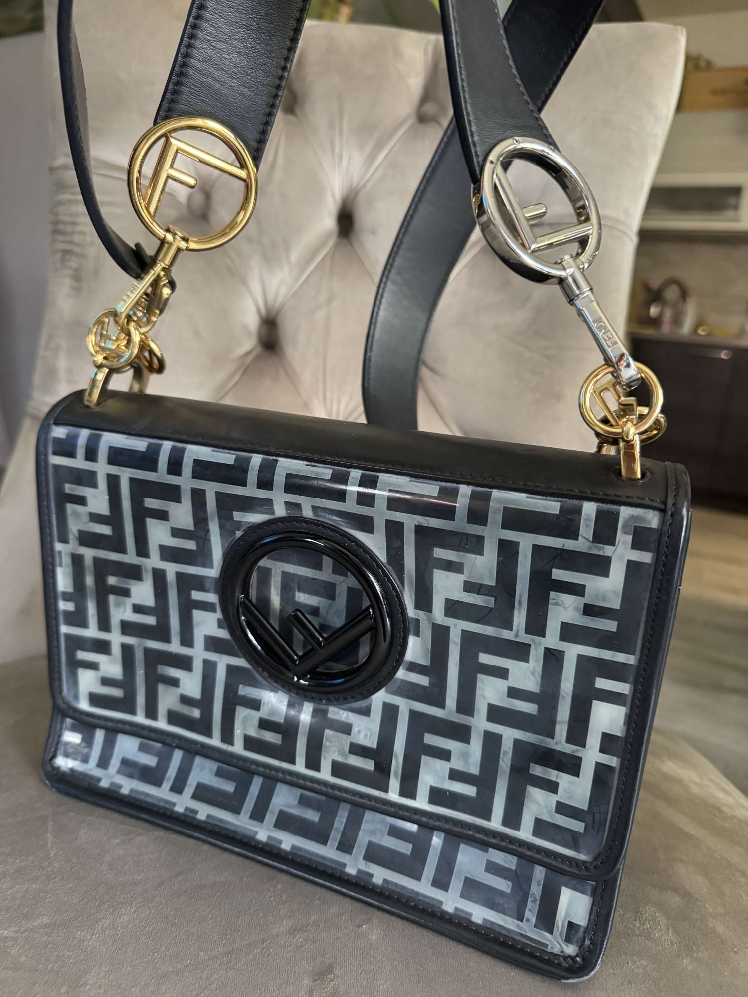 TPU FF CALFSKIN F IS FENDI KAN I SHOULDER BAG BLACK