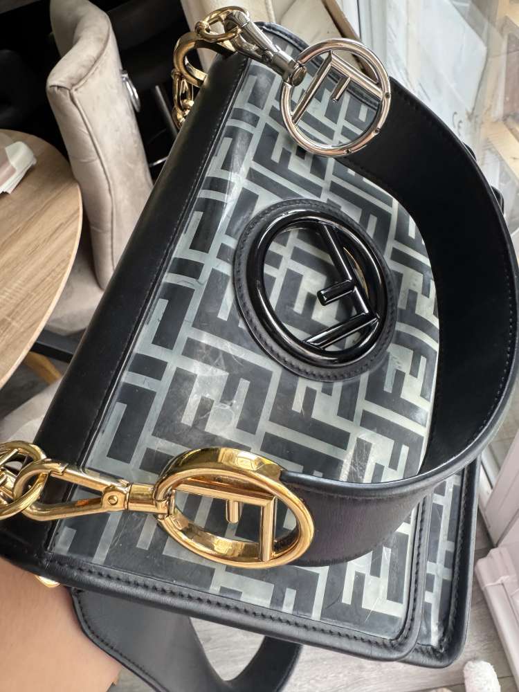 TPU FF CALFSKIN F IS FENDI KAN I SHOULDER BAG BLACK