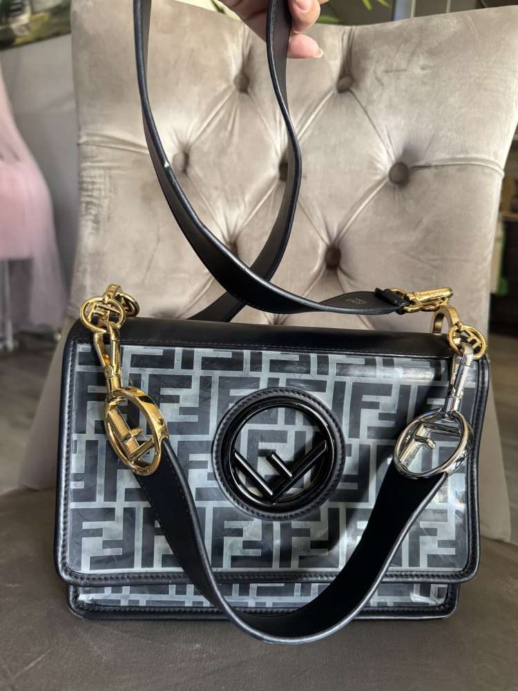 TPU FF CALFSKIN F IS FENDI KAN I SHOULDER BAG BLACK