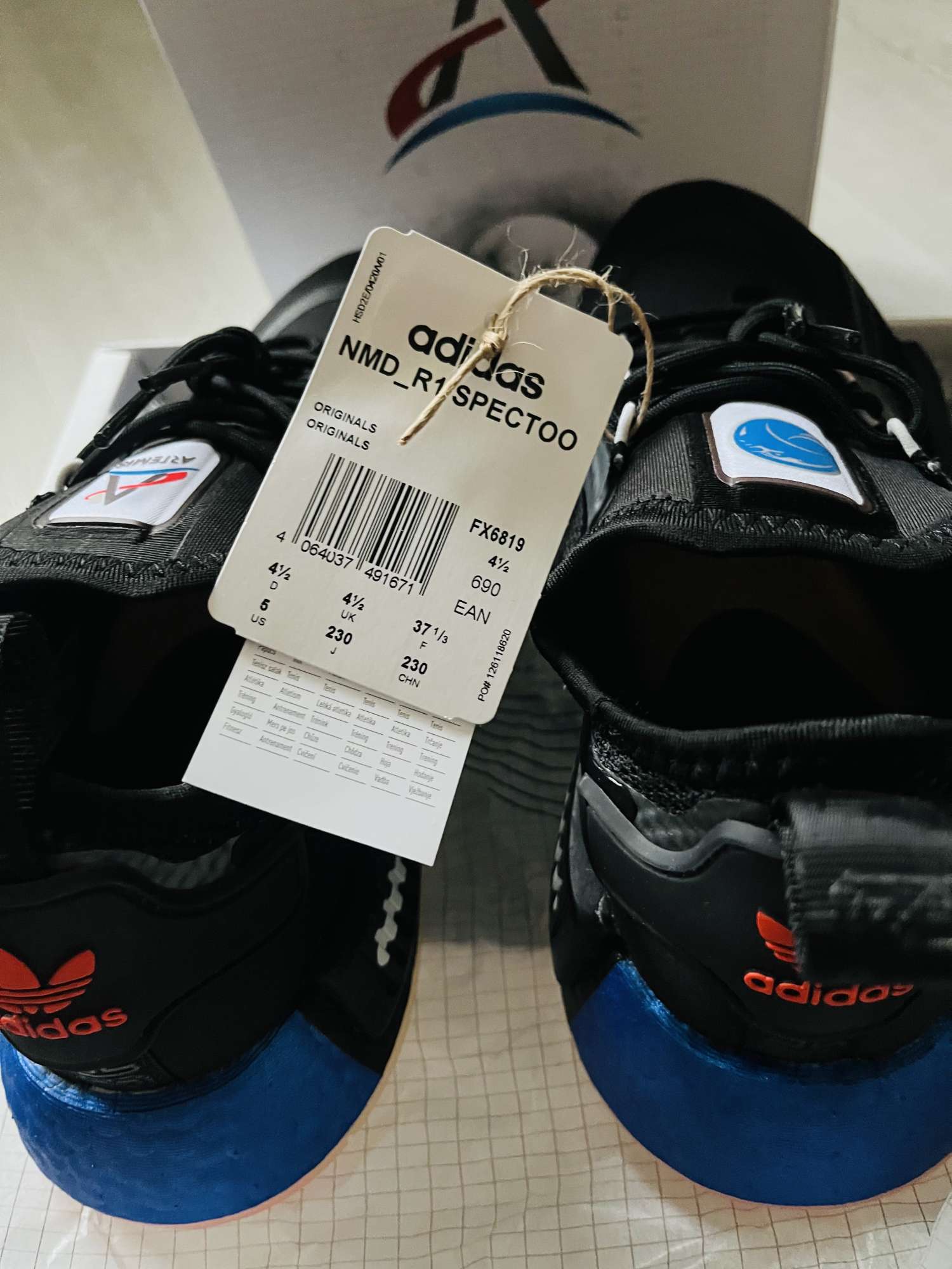 Tenisky Adidas NMD R1 Spectoo 37,5