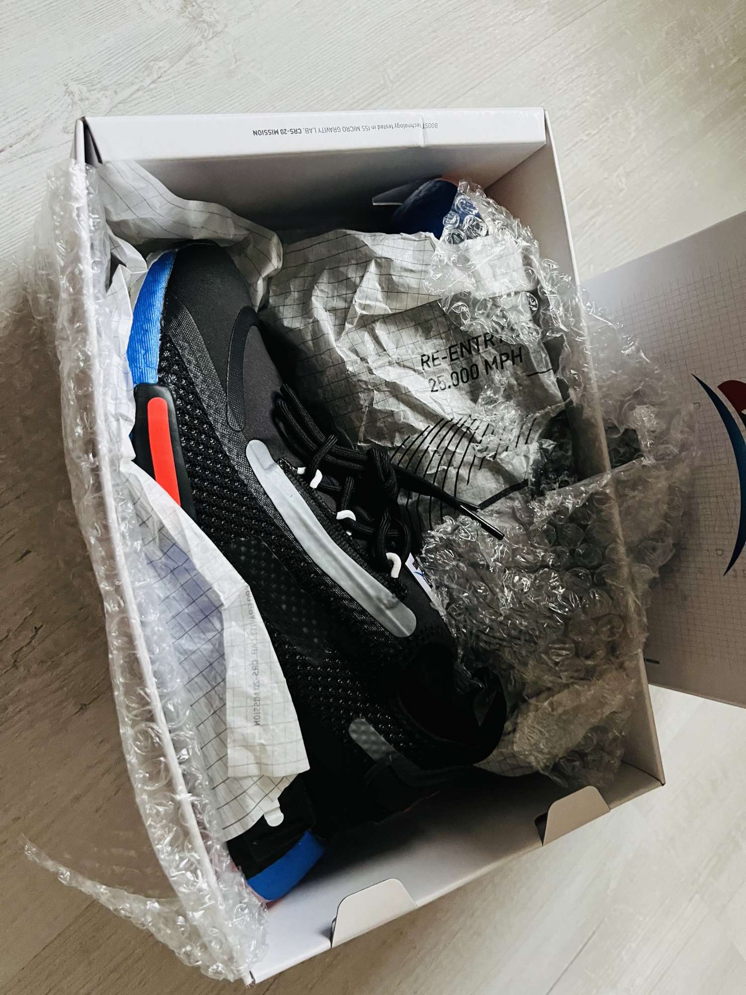 Tenisky Adidas NMD R1 Spectoo 37,5