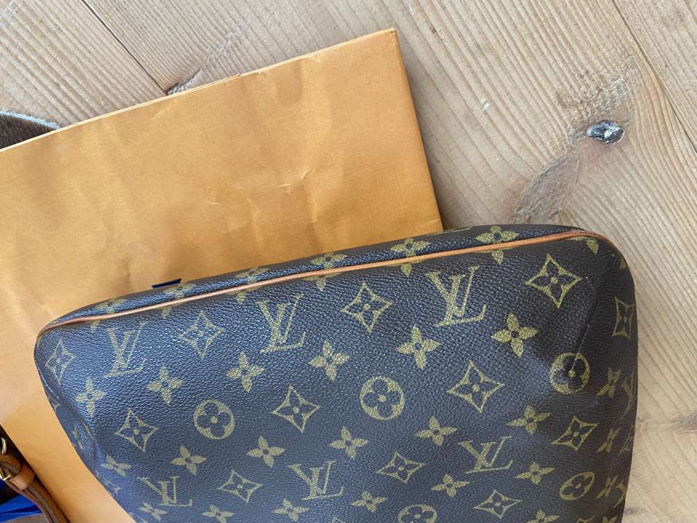 Louis Vuitton Salsa messenger