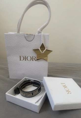 https://vipluxury.sk/Dior náramok