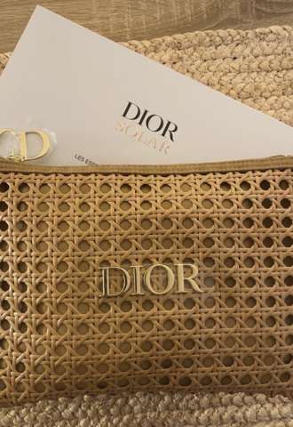 https://vipluxury.sk/Dior clutch bez kozmetiky