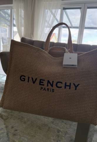 https://vipluxury.sk/Givenchy tote shopperka
