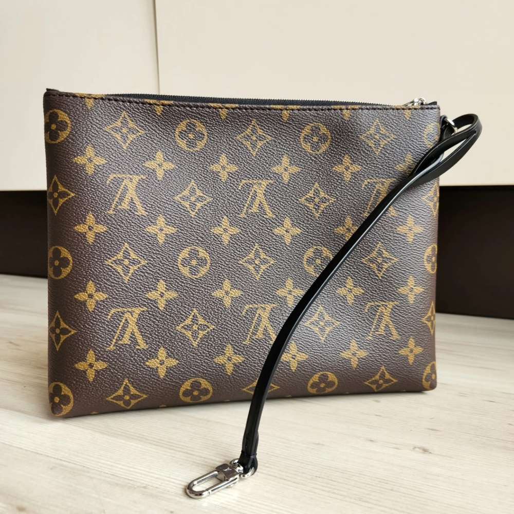 Louis Vuitton Clutch
