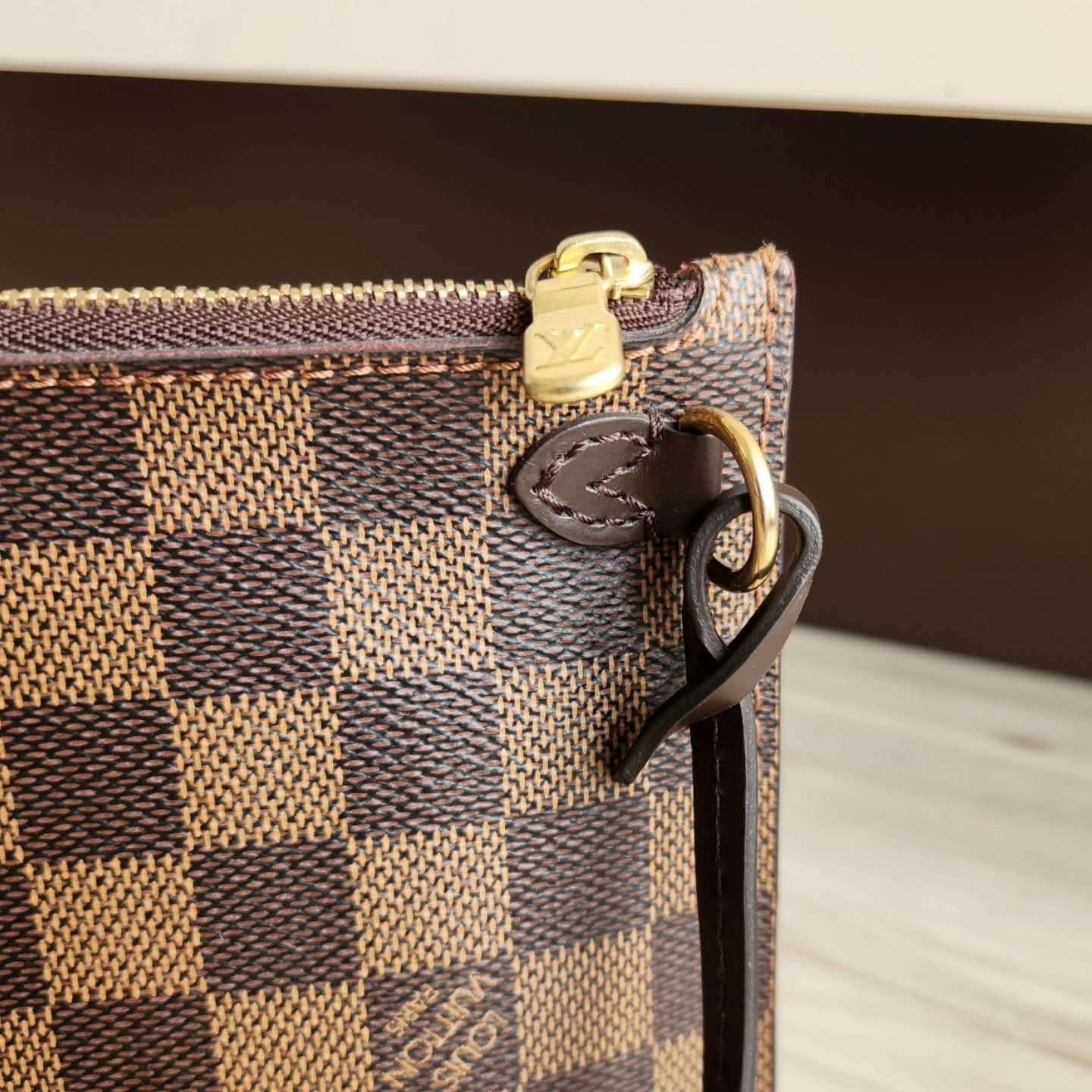 Louis Vuitton Clutch Damier Ebene