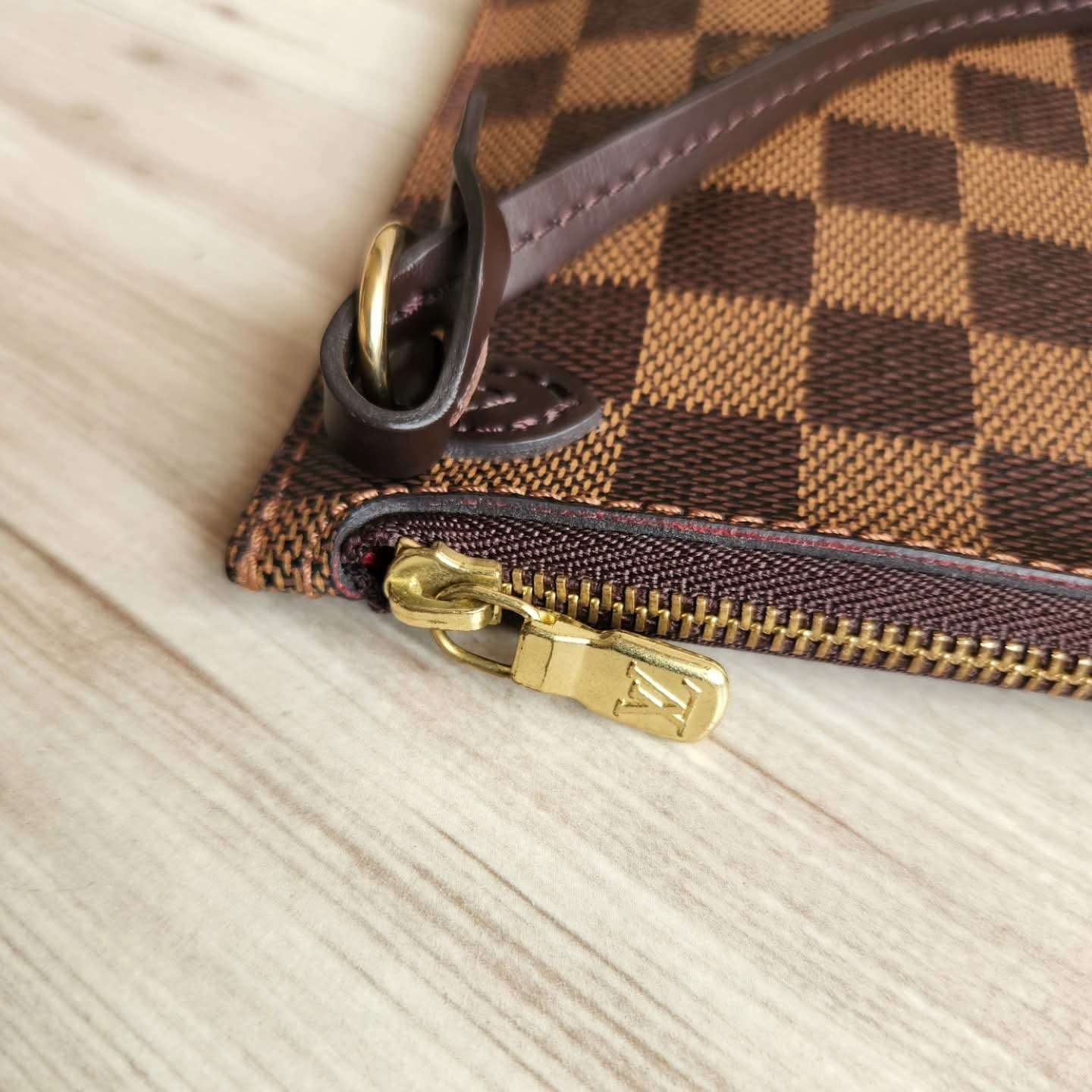 Louis Vuitton Clutch Damier Ebene