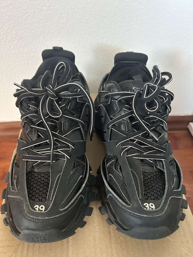 Balenciaga track