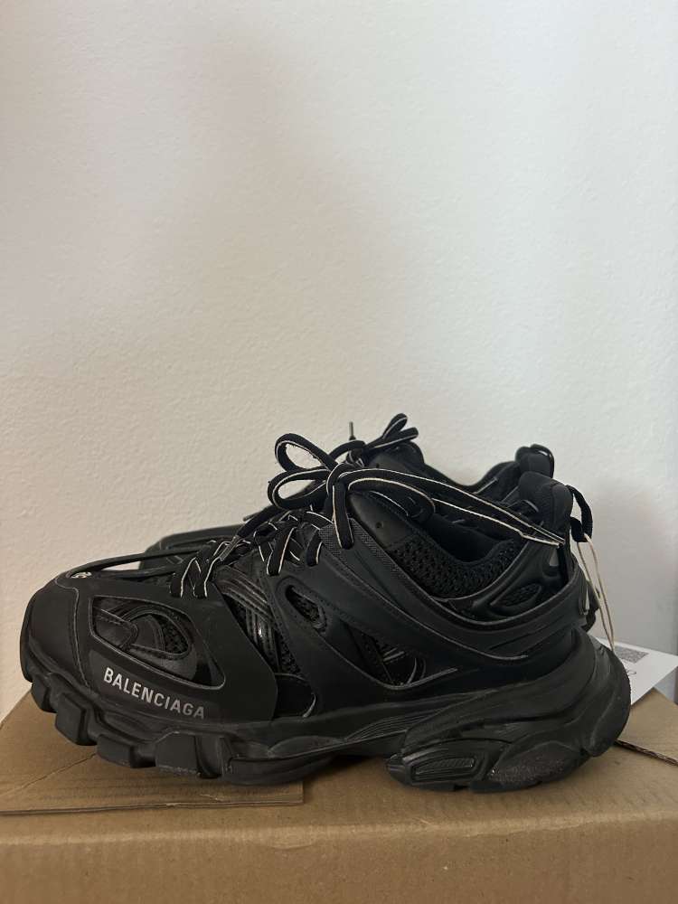 Balenciaga track