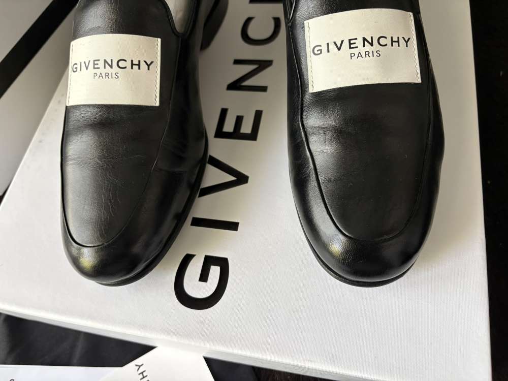 Givenchy label loafers, slides, nová kolekcia