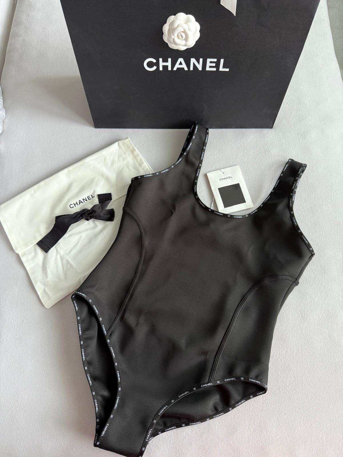 Chanel plavky