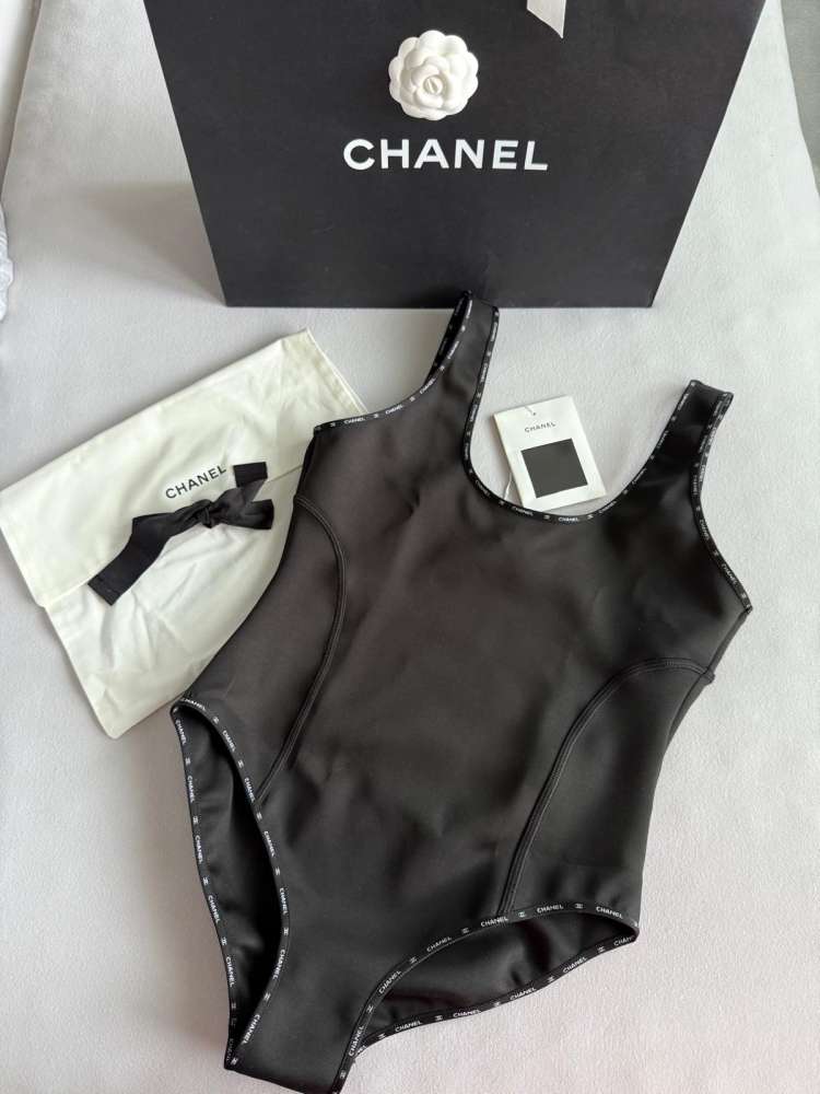 Chanel plavky