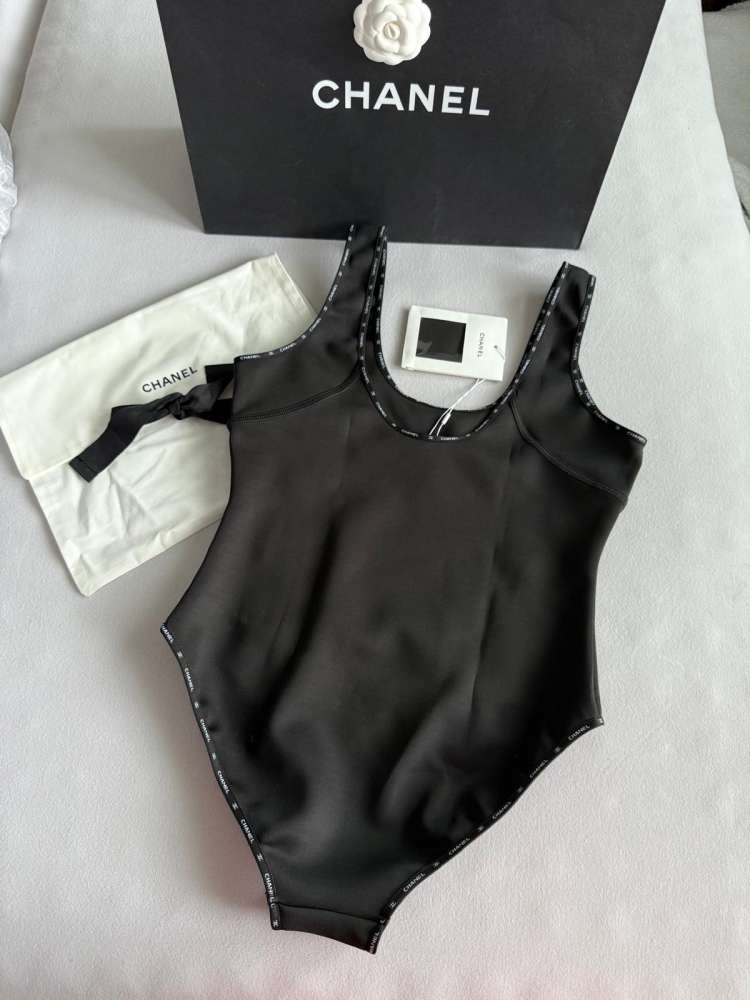 Chanel plavky