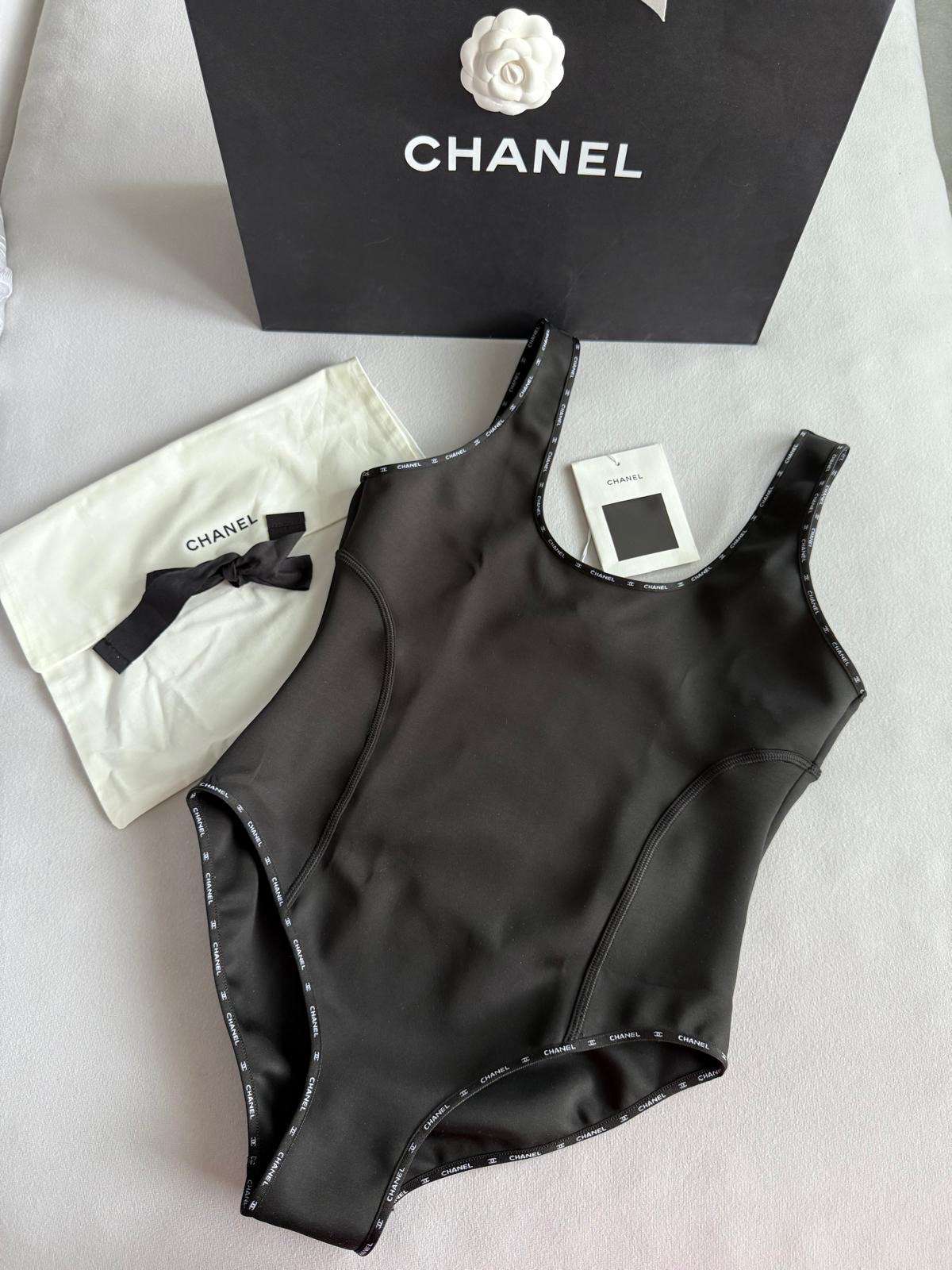 Chanel plavky