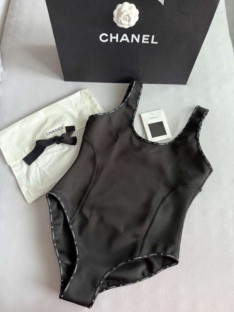 Chanel plavky