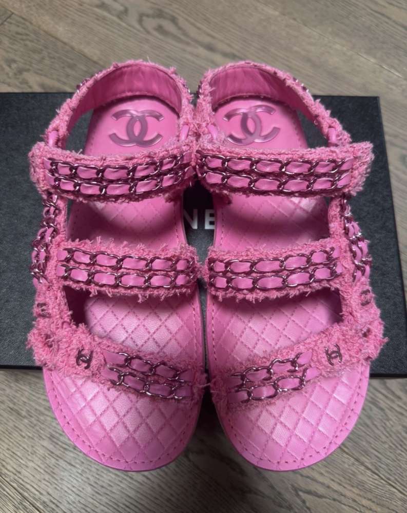 Chanel sandalky
