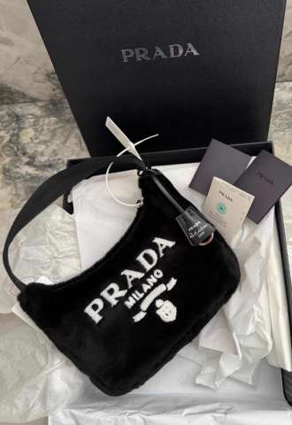 https://vipluxury.sk/Prada kabelka