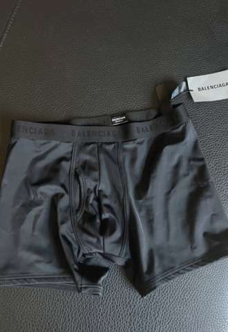 https://vipluxury.sk/Balenciaga šortky
