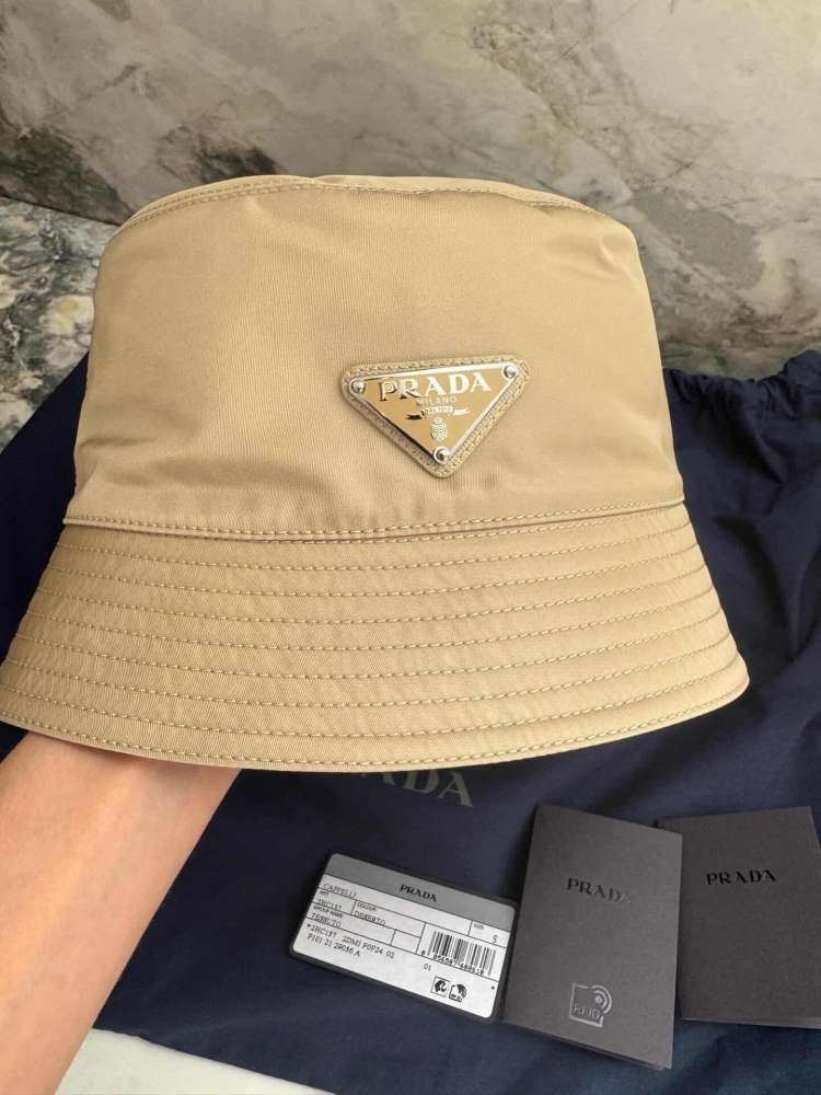 Prada klobúk