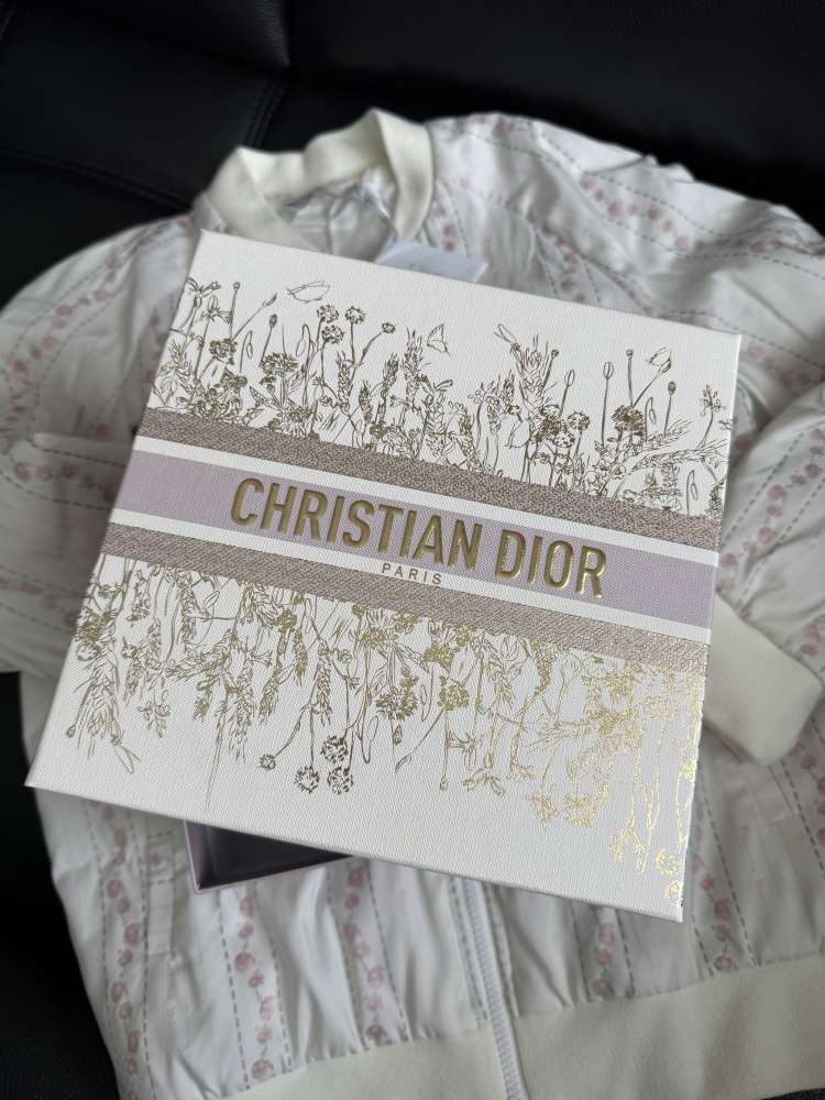 Dior bundička