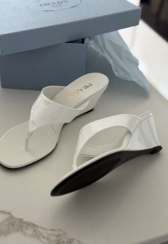 https://vipluxury.sk/Prada thong sandals