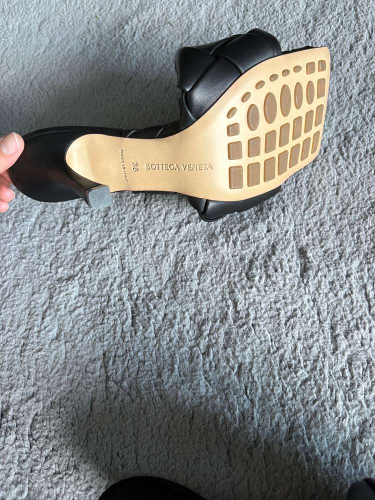 Bottega Veneta šľapky