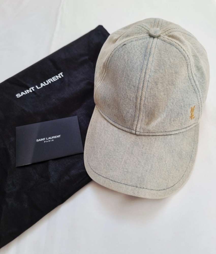 YSL šiltovka