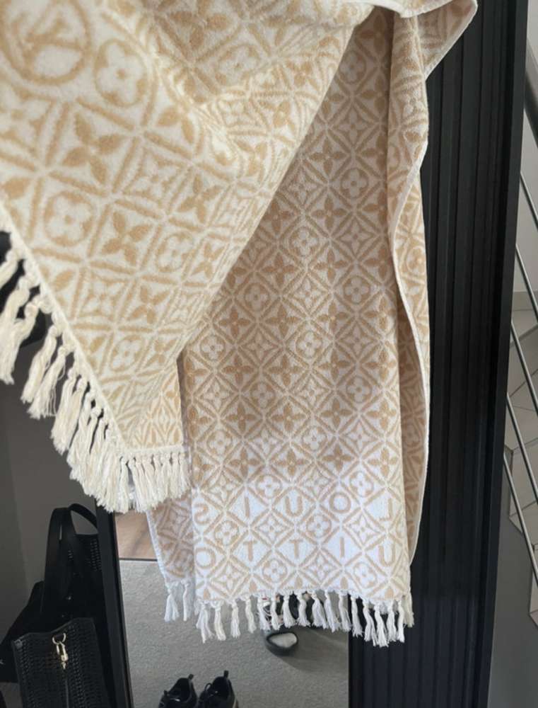 Louis Vuitton pončo