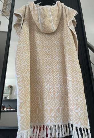 https://vipluxury.sk/Louis Vuitton pončo